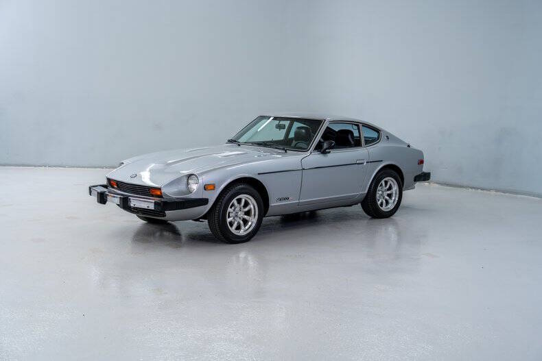 Datsun-280z-1977-Silver-Black
