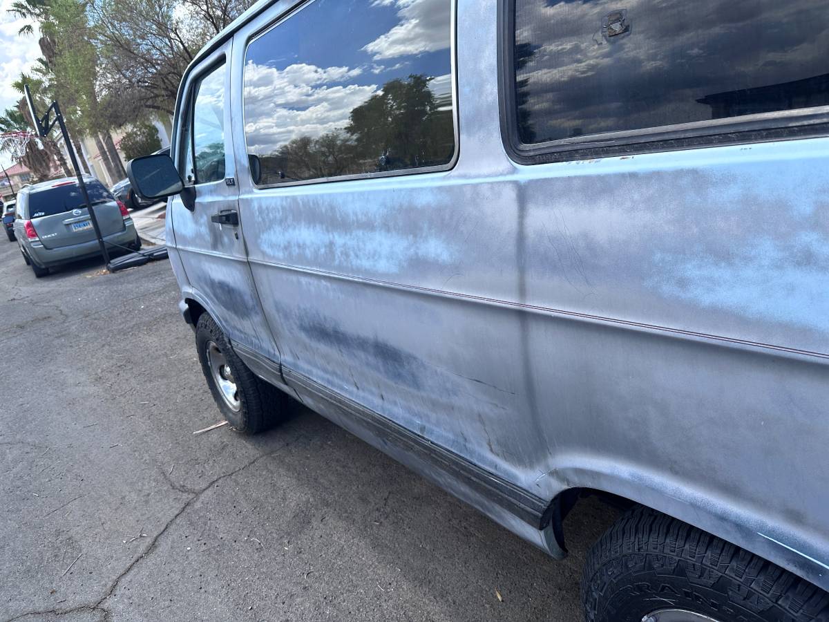 Dodge-B150-1996-Gray