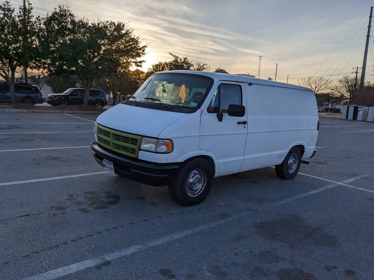 Dodge-B150-1996-White