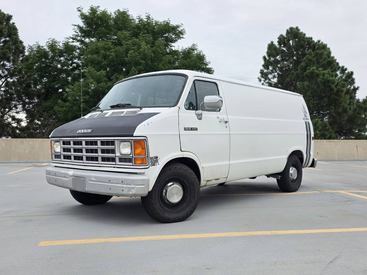 Dodge-B250-1992-White