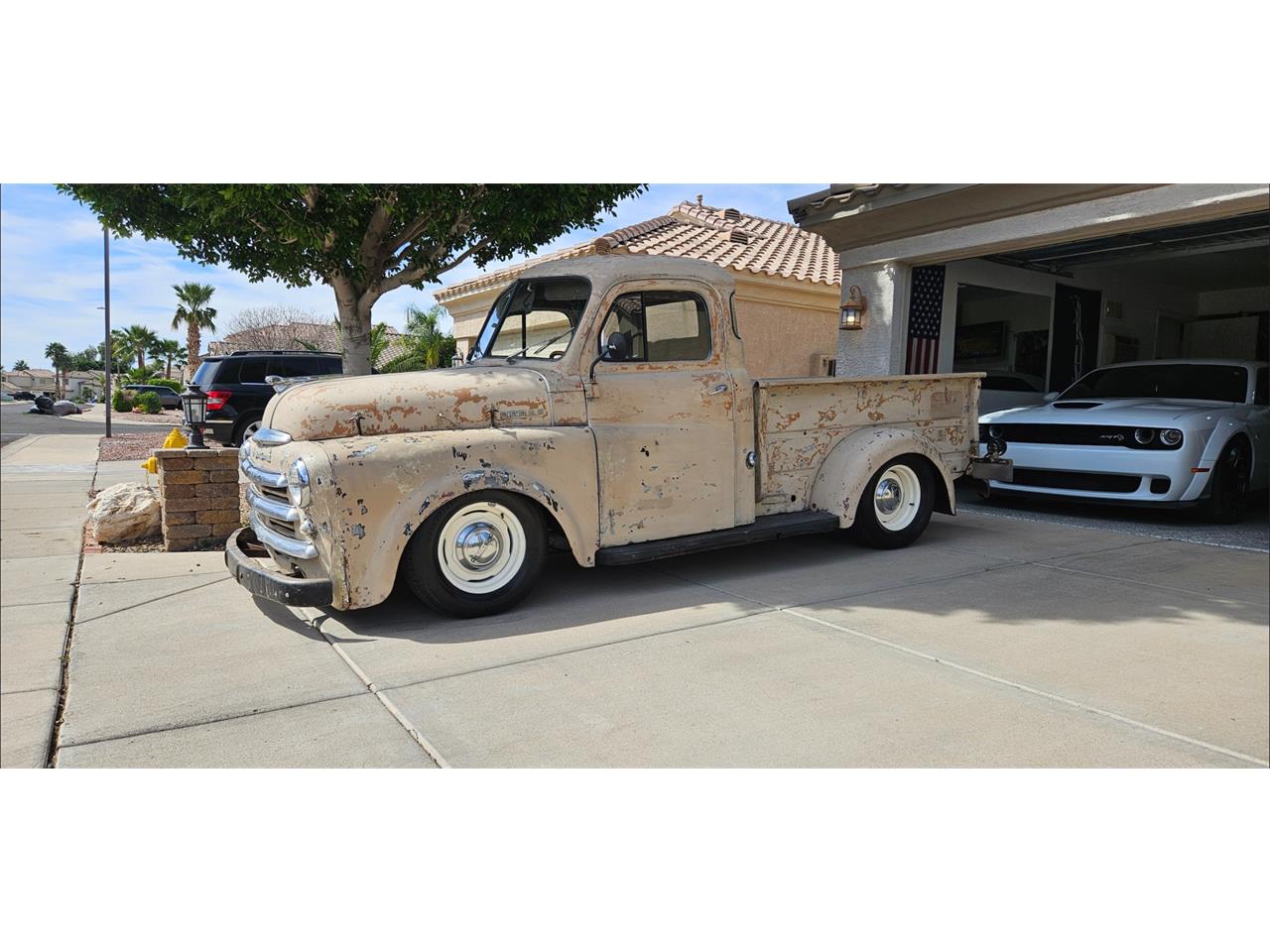 Dodge-B3-1951-Cream-Cream-and-saddle