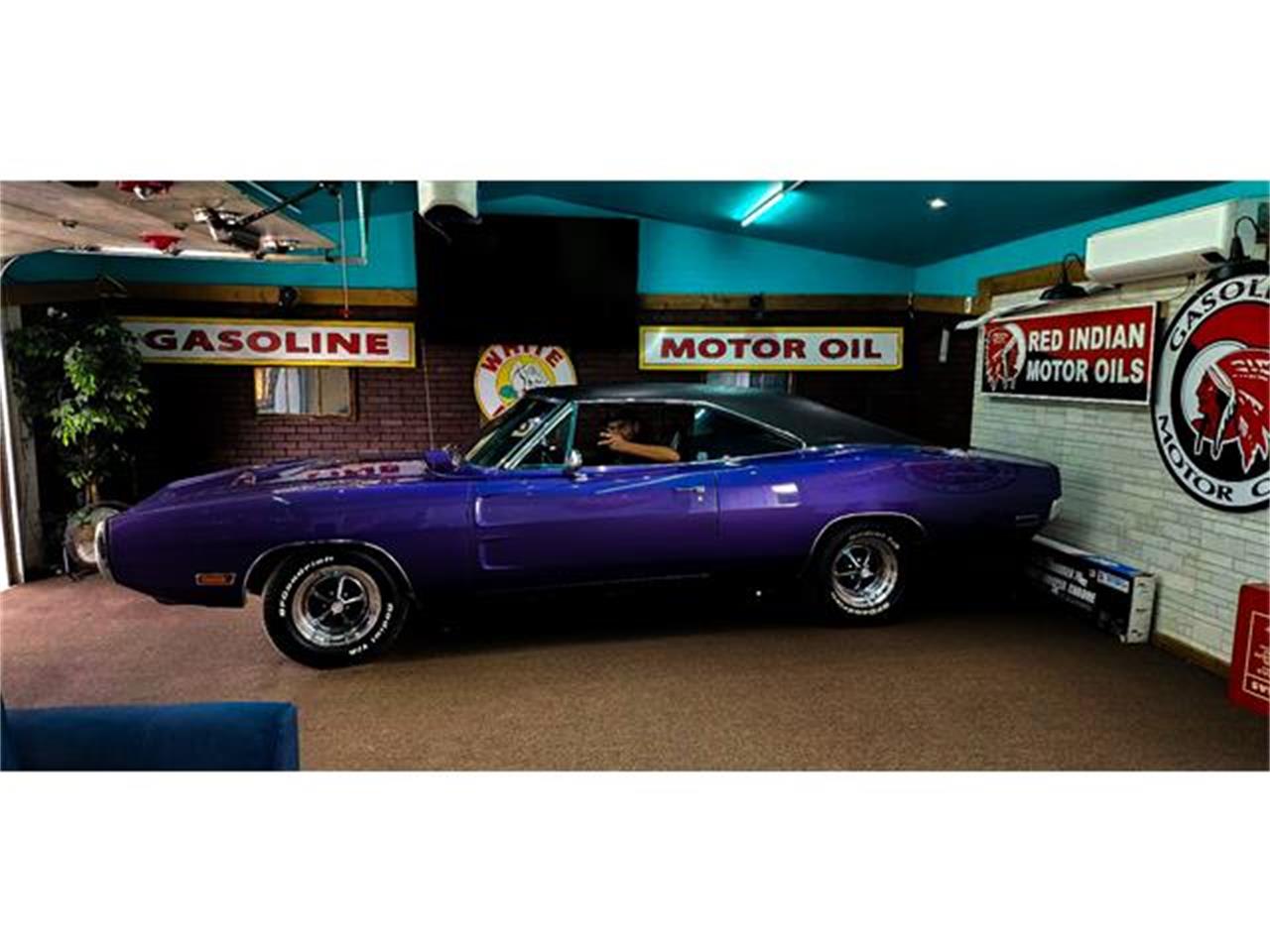 Dodge-Charger-1970-Plum-crazy-Black