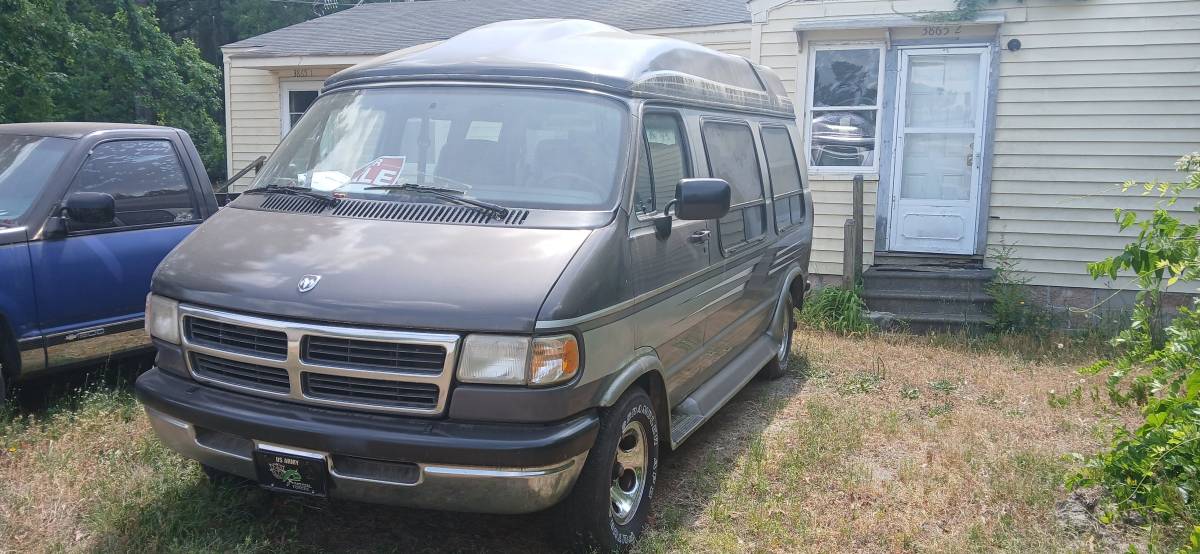 Dodge-Chevy-1995-Gray