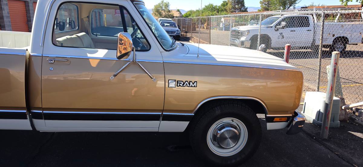 Dodge-D-series-d250-1987-White