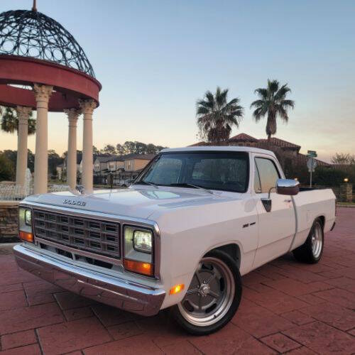 Dodge-D150-1982-White