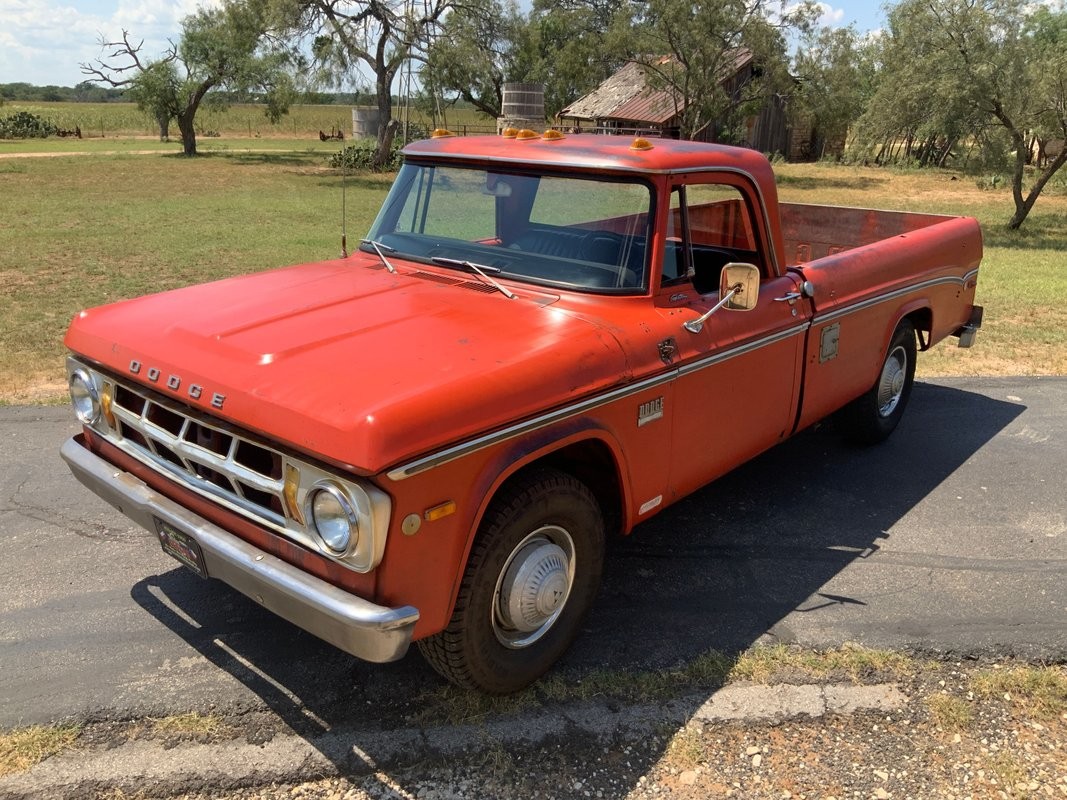 Dodge-D200-1969-Pickup-Truck-Black