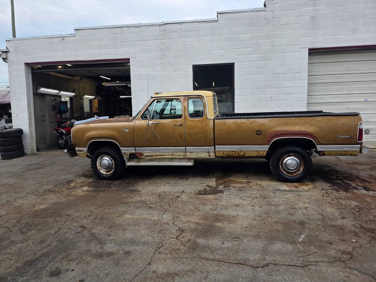 Dodge-D200-1975-Brown