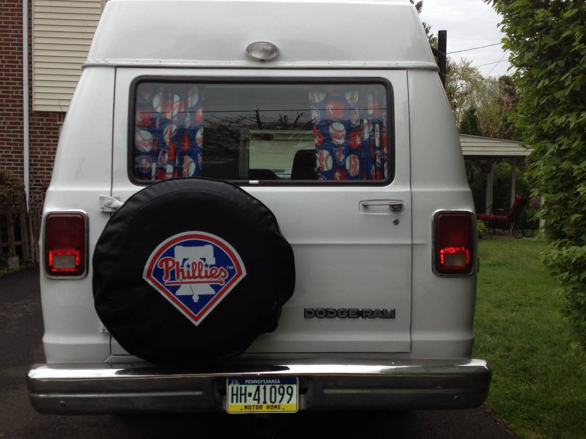 Dodge-Explorer-camper-van-1986-White
