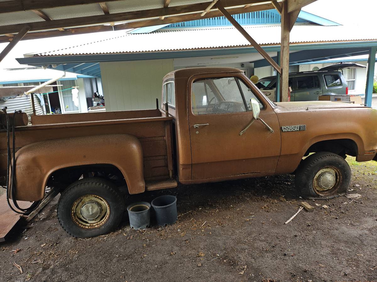 Dodge-Power-wagon-150-1979-Brown