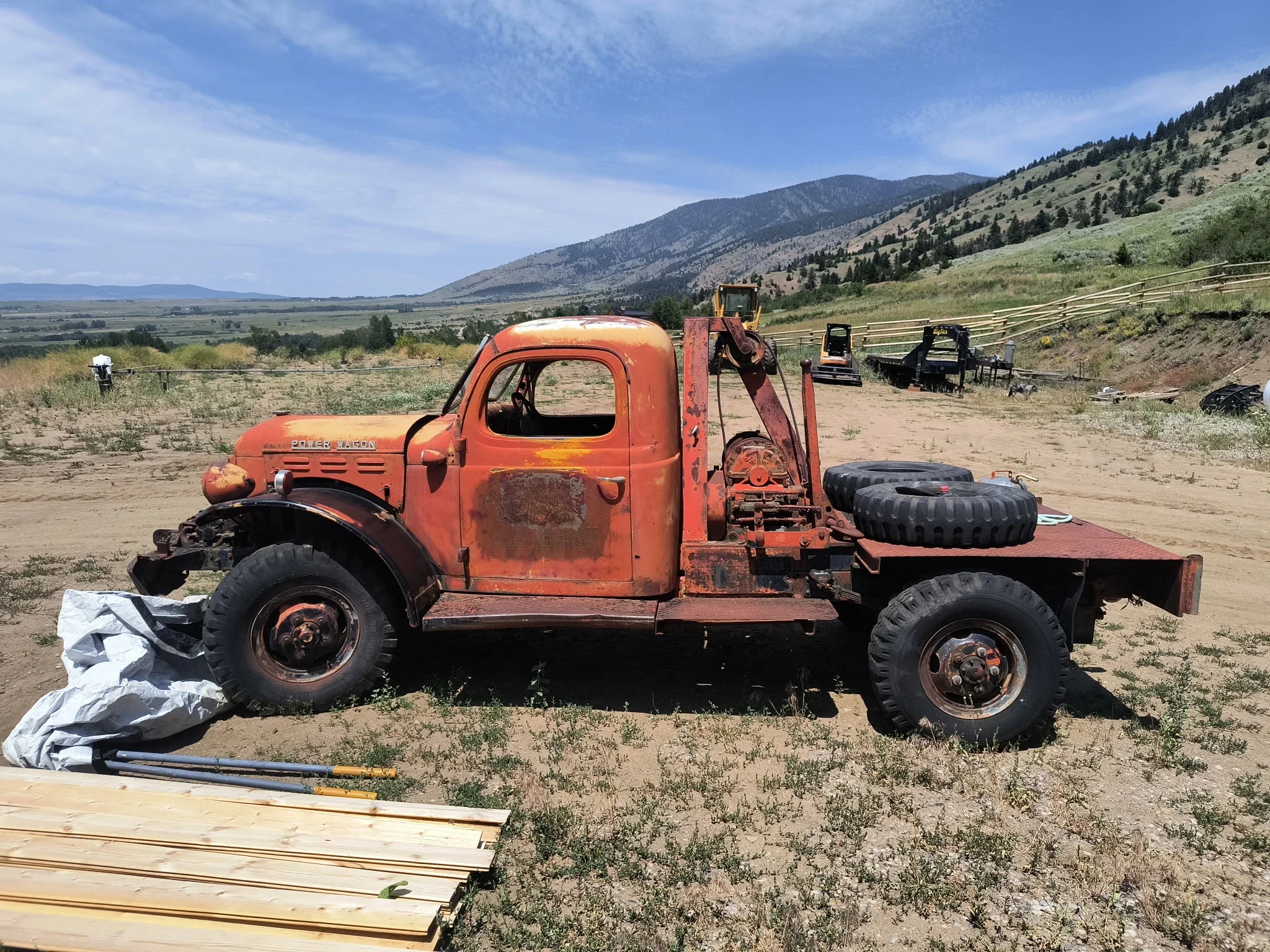 Dodge-Power-wagon-1947-Orange-Black