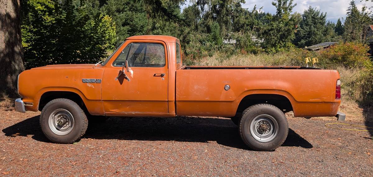 Dodge-Power-wagon-200-1980-Orange