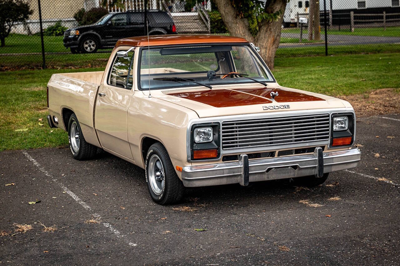 Dodge-Ram-100-1984-Beige