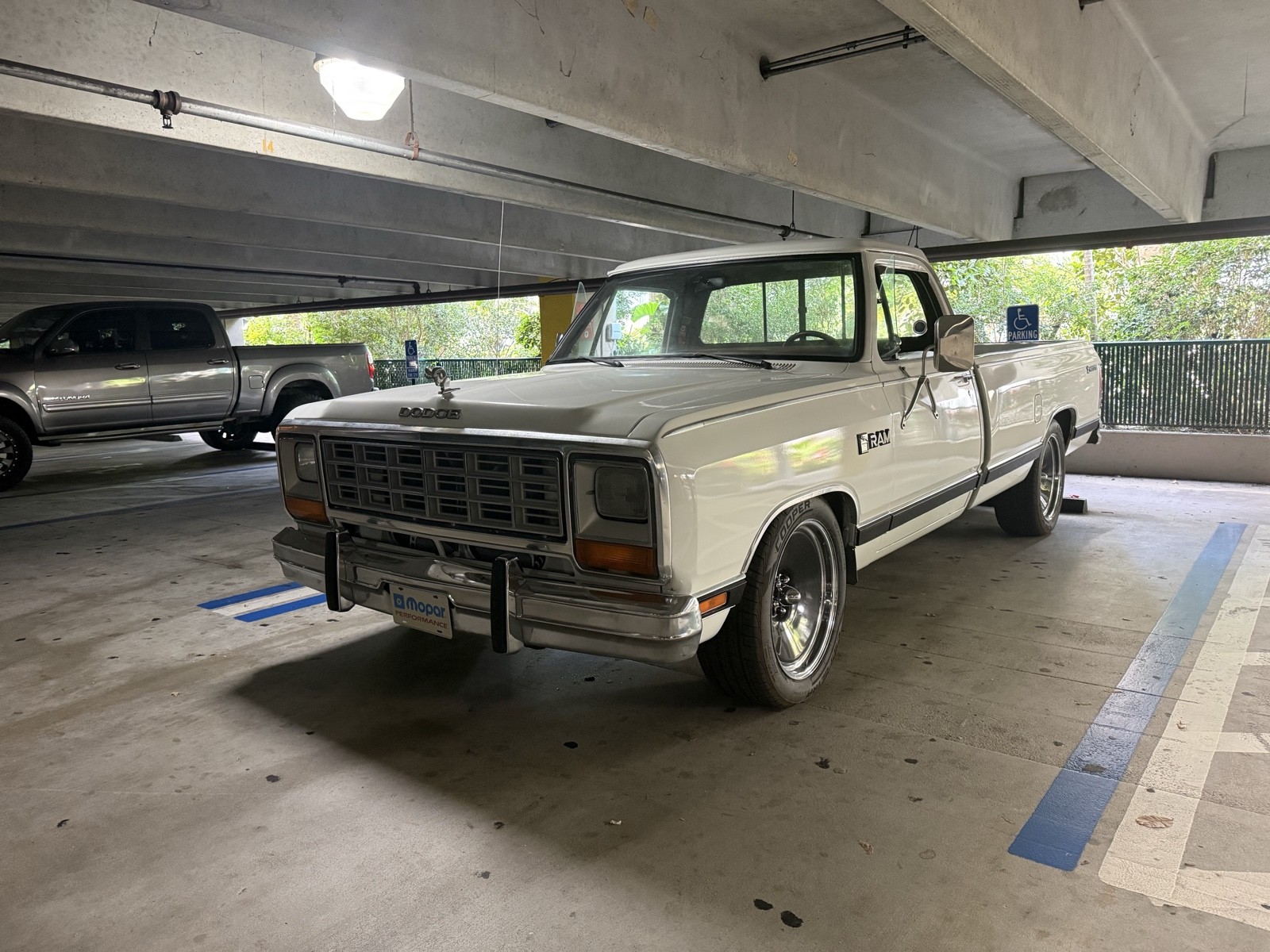 Dodge-Ram-1500-1984-Pickup