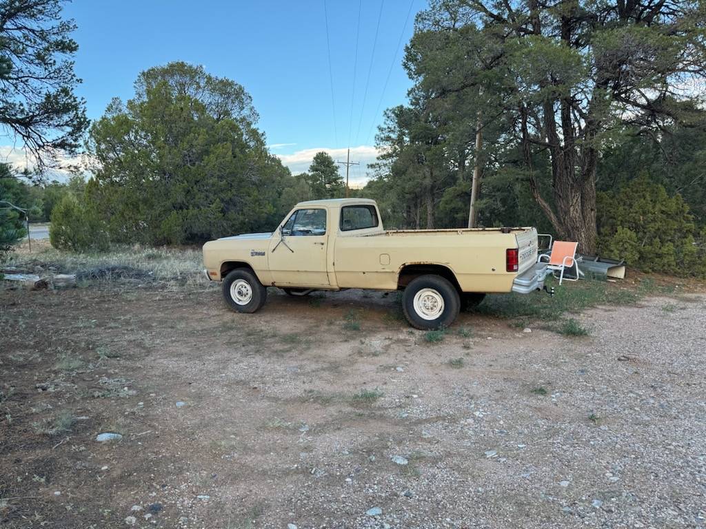 Dodge-Ram-1982-Brown