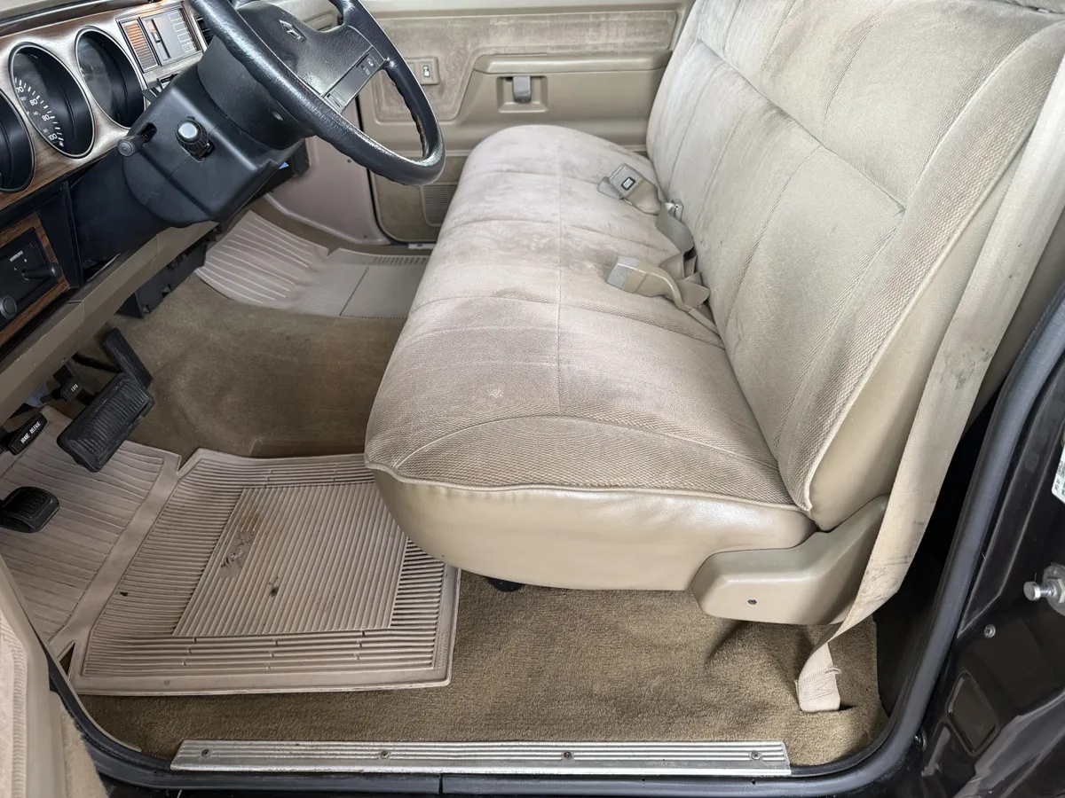 Dodge-Ram-1991-Gold-Tan