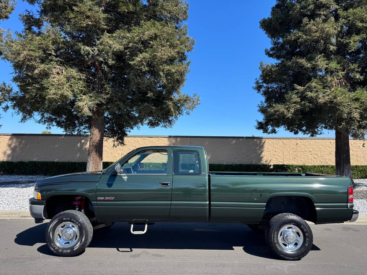 Dodge-Ram-1996-Green