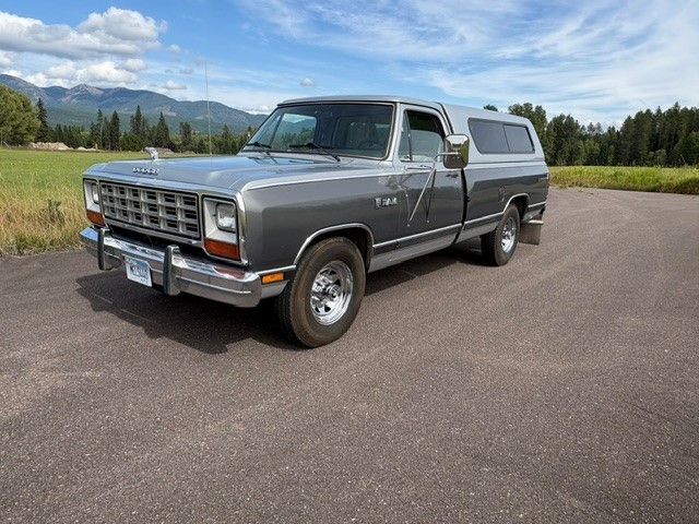 Dodge-Ram-2500-1984-Pickup-Gray