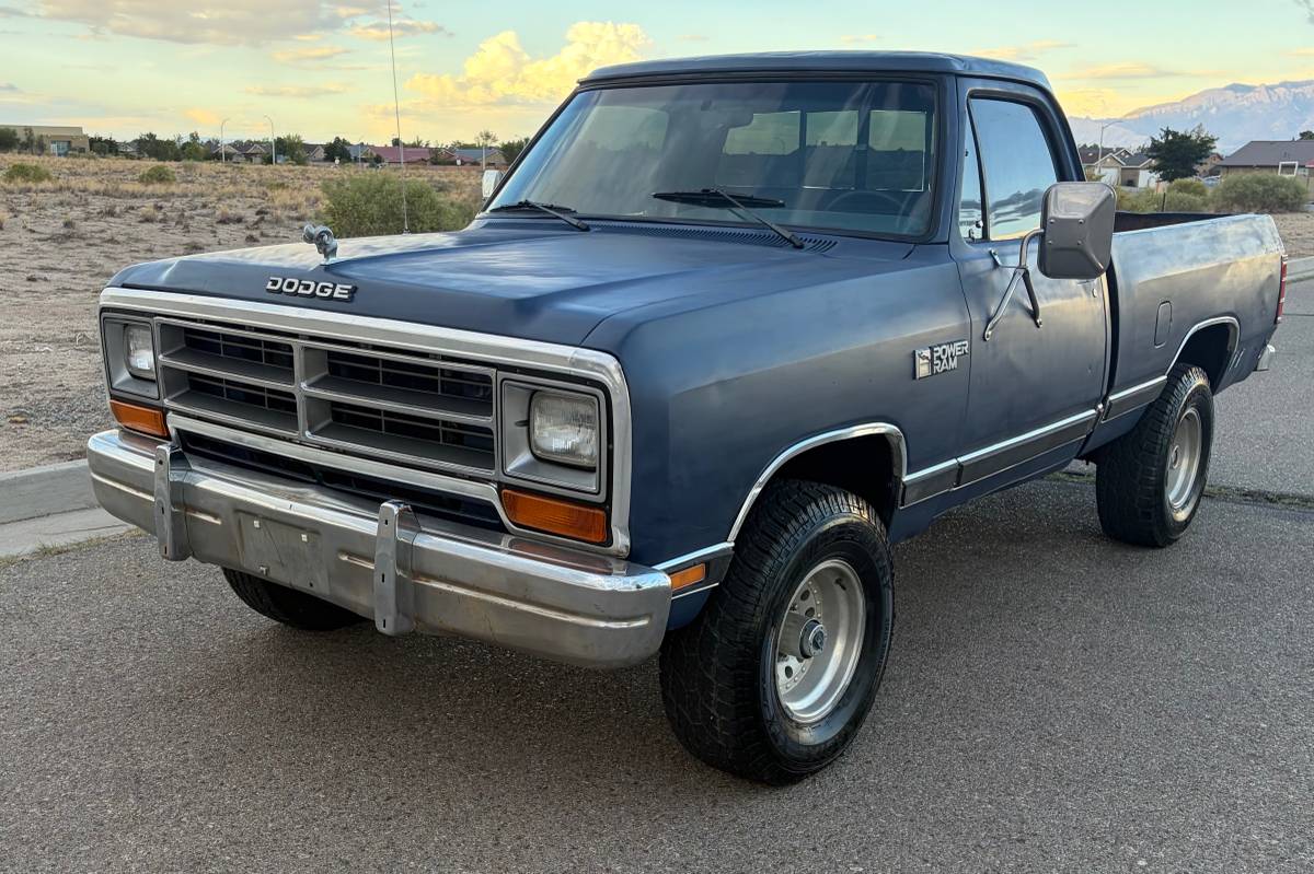 Dodge-Ram-d150-1987