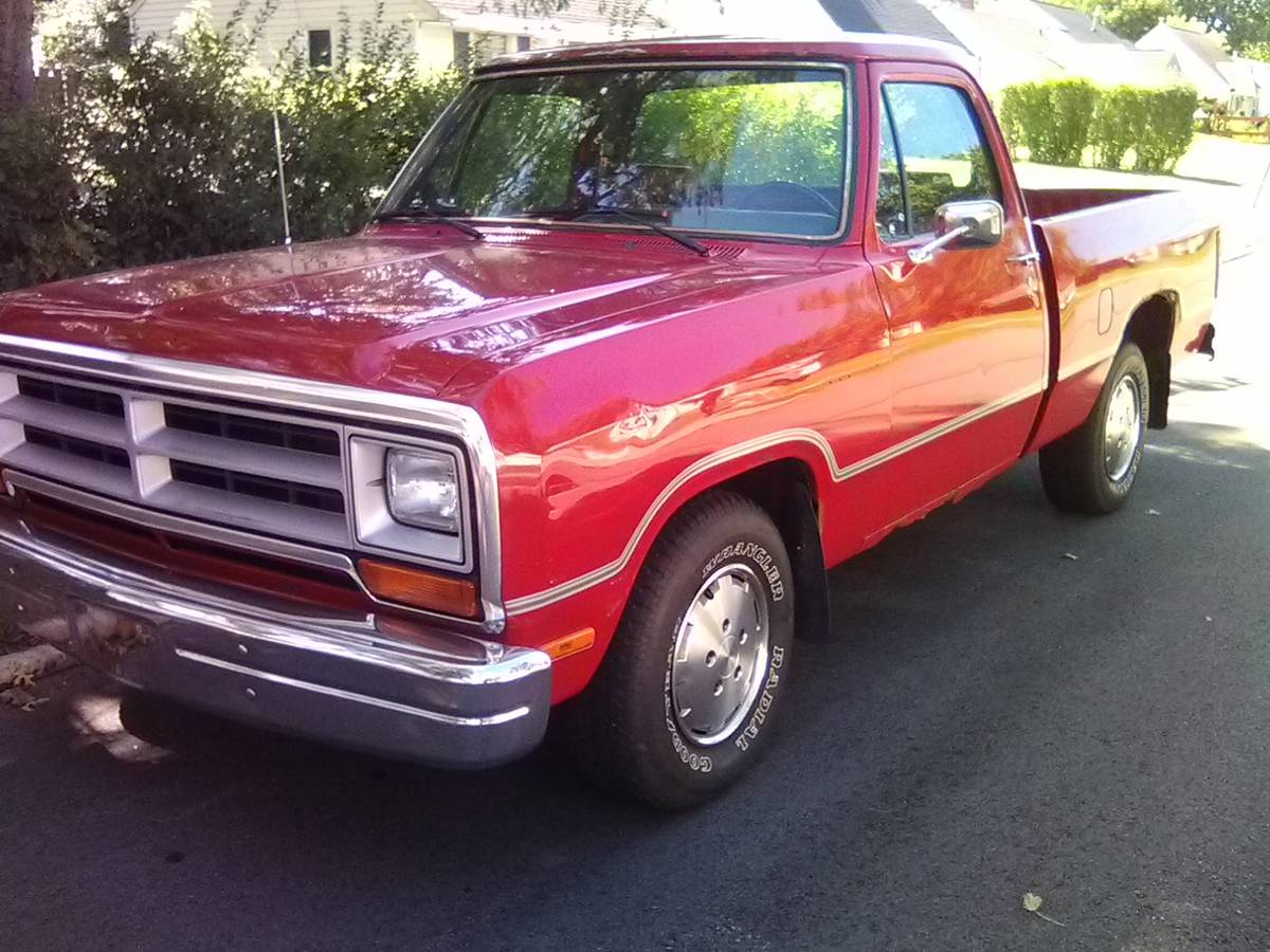 Dodge-Ram-d150-1990-Red