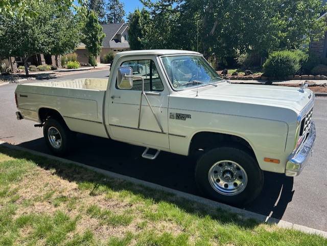 Dodge-Ram-w350-1983-White