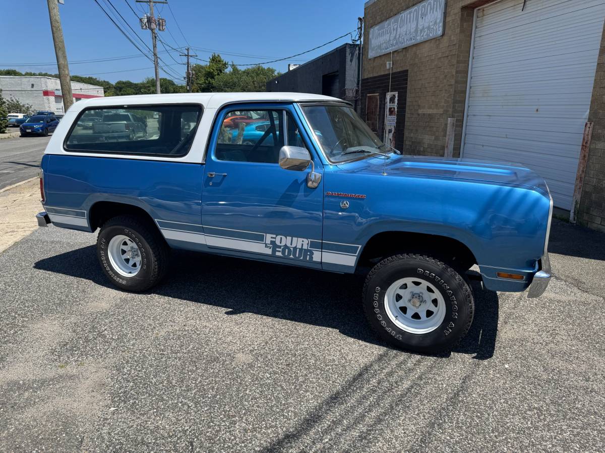 Dodge-Ramcharger-1975-Blue