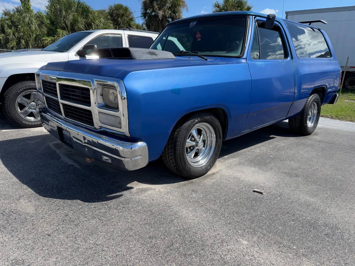 Dodge-Ramcharger-1992-Blue