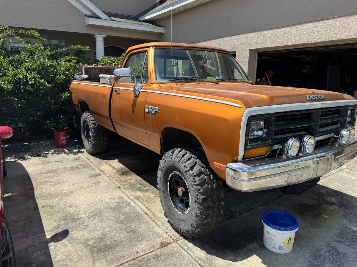 Dodge-W-series-w100-1988