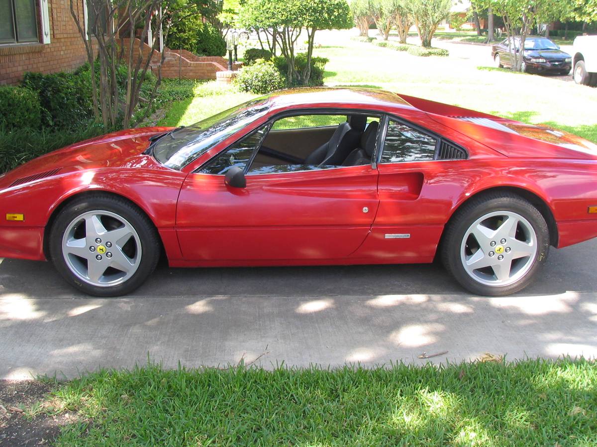 Ferrari-308-gtb-1979-Red
