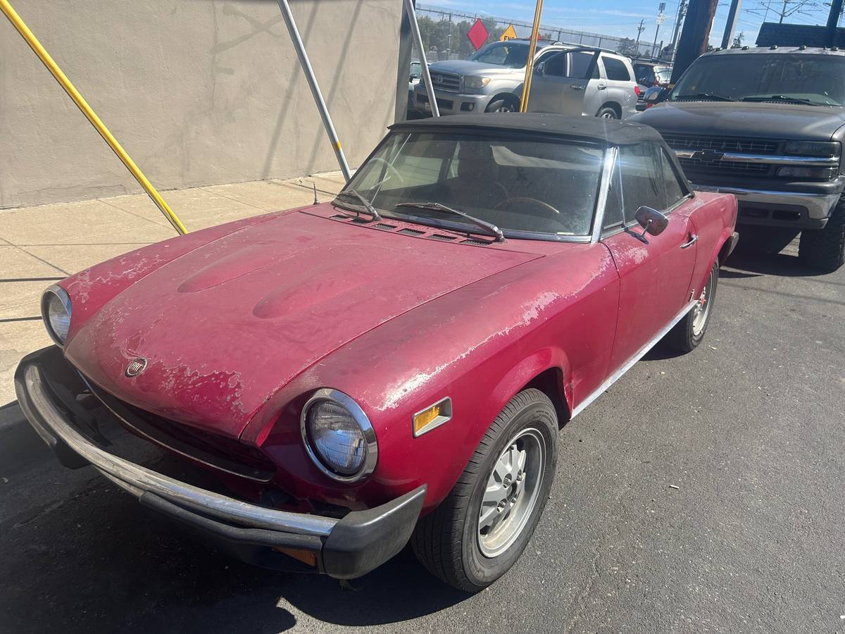 Fiat-124-1976-Red