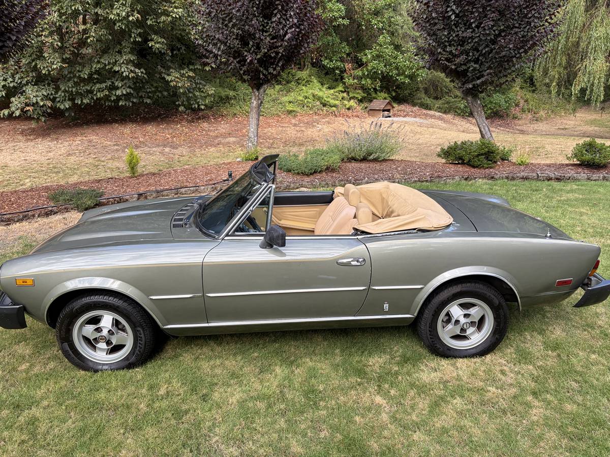 Fiat-124-1980-Green