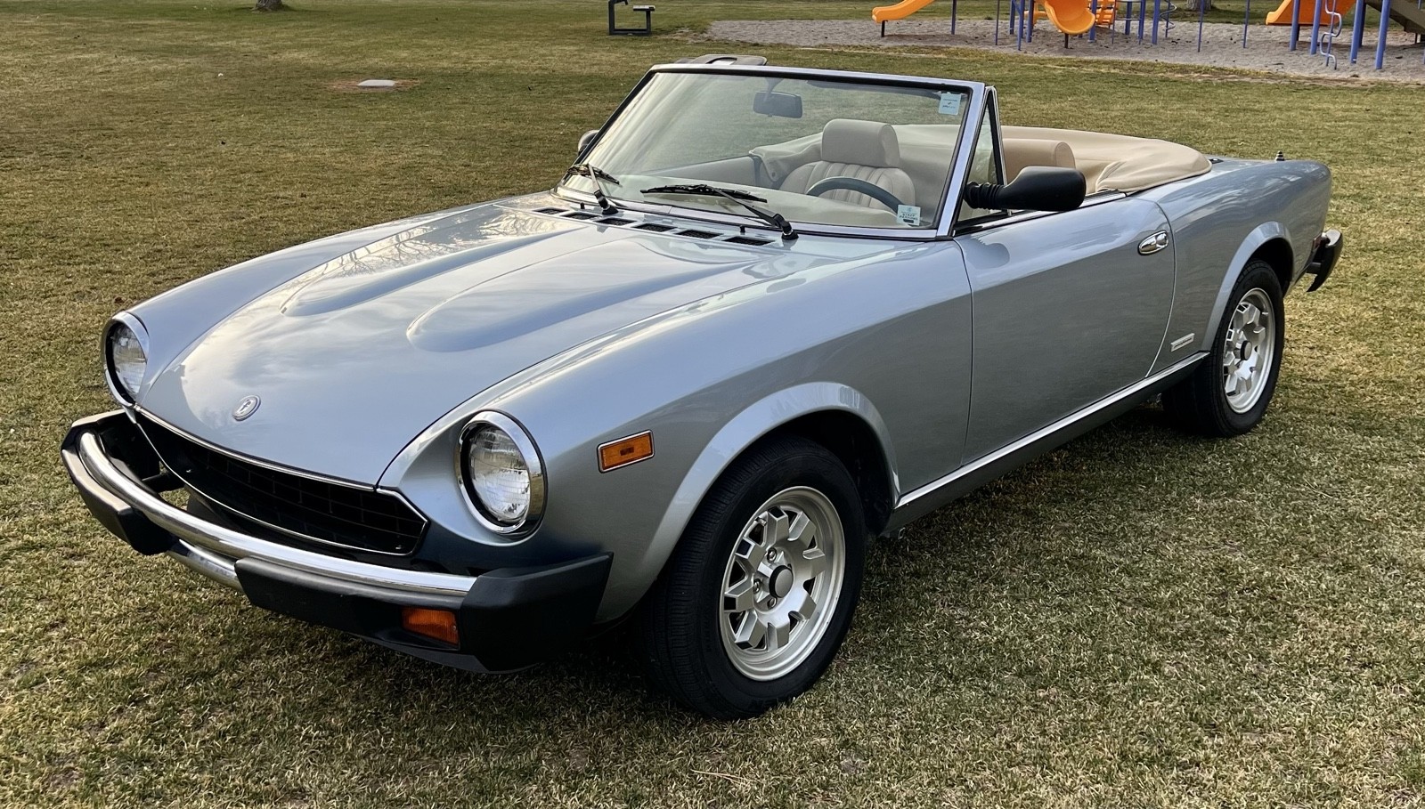 Fiat-124-Spider-1983-Convertible