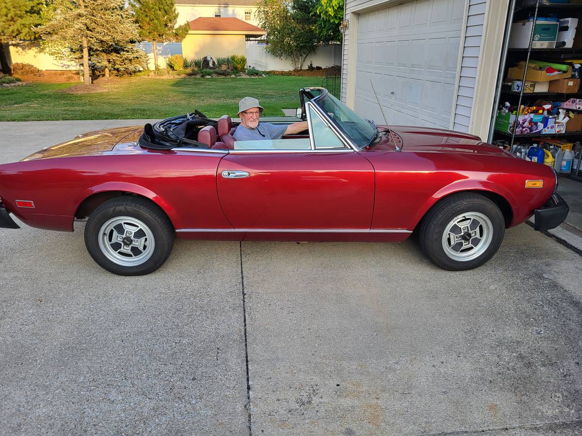 Fiat-Spyder-1981