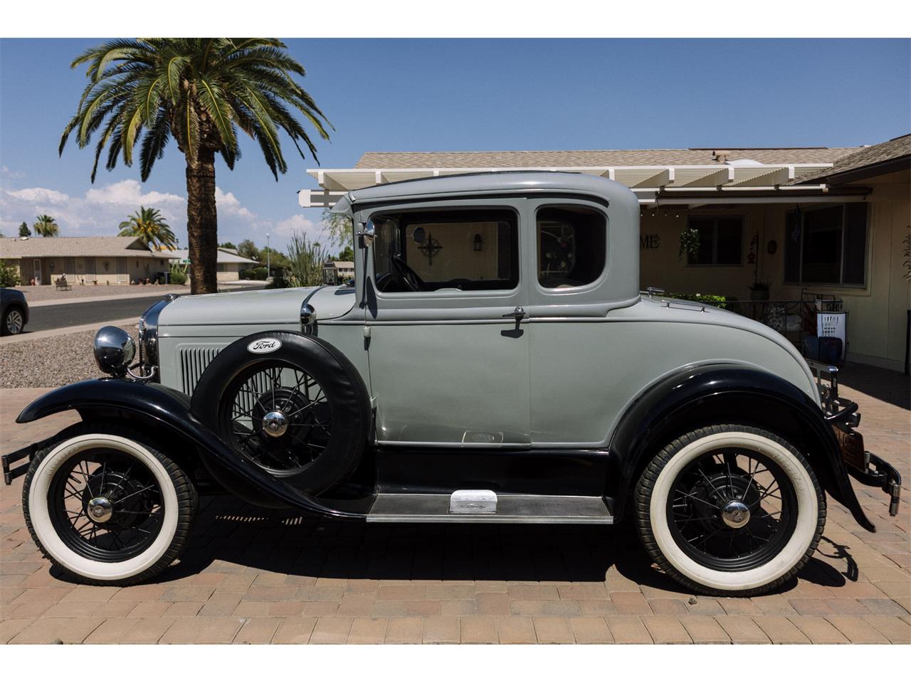 Ford-2-dr-coupe-1931-Dove-Grey-Brown