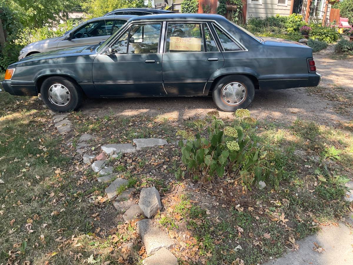 Ford-4door-ltd-1986-Green