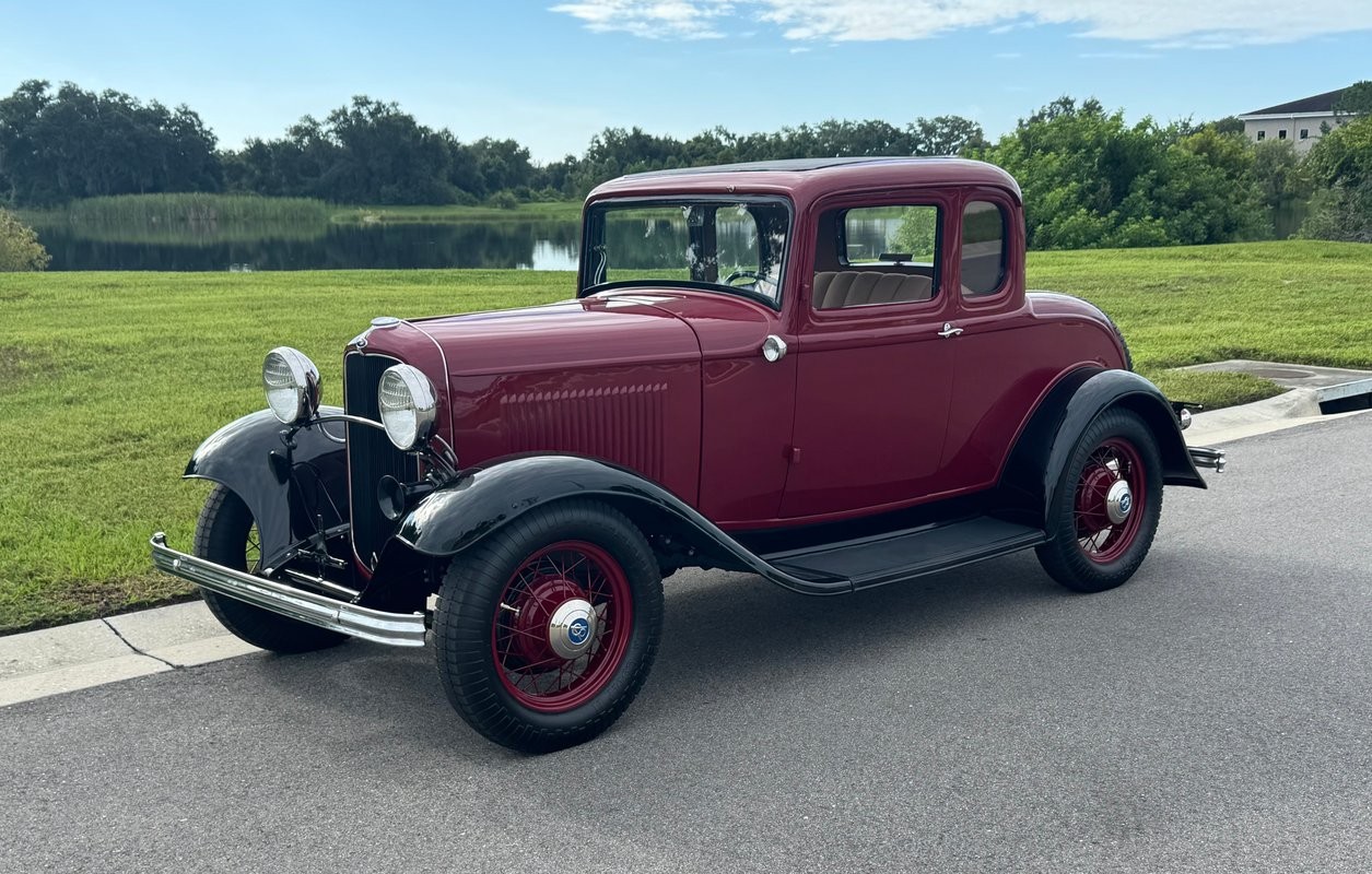 Ford-5-Window-Coupe-1932-Tan