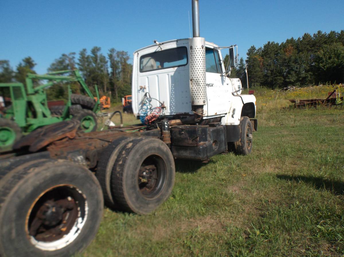 Ford-9000-1985-White