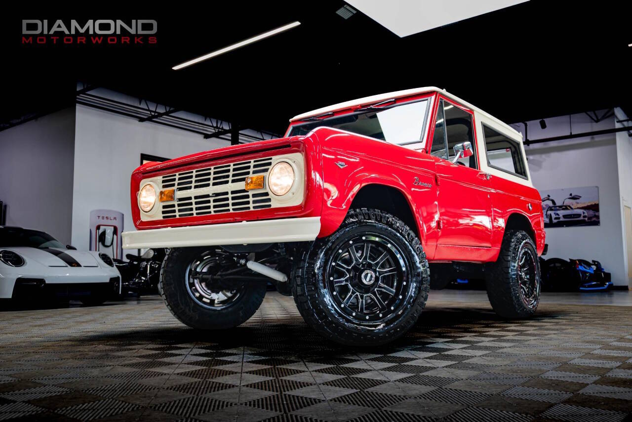 Ford-Bronco-1968-Red-Black