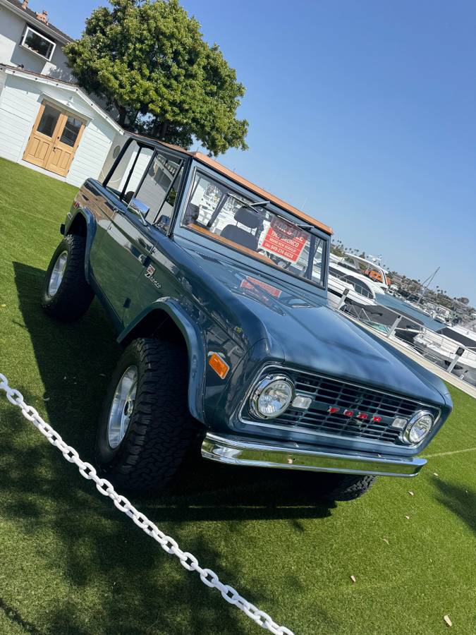 Ford-Bronco-1969-Blue