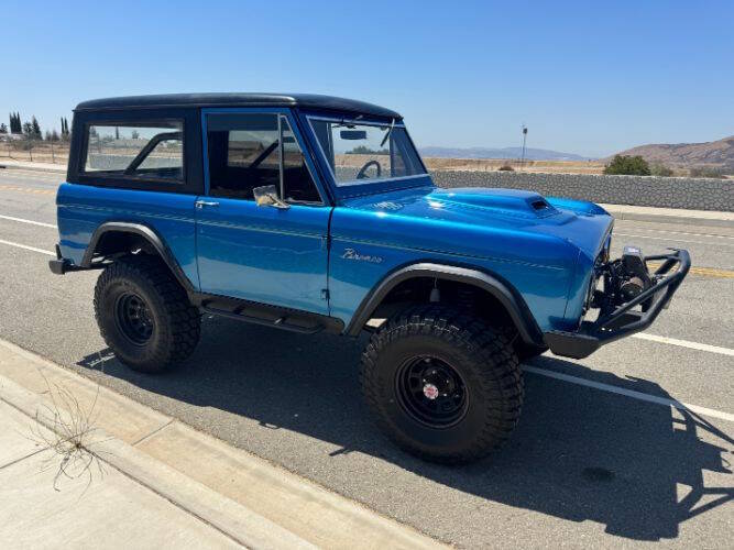 Ford-Bronco-1970-Blue-Black-Top