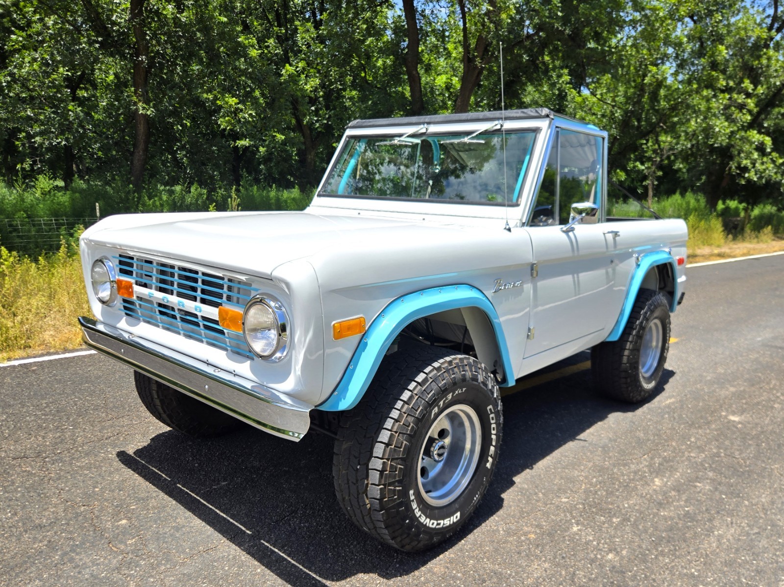 Ford-Bronco-1971-Black