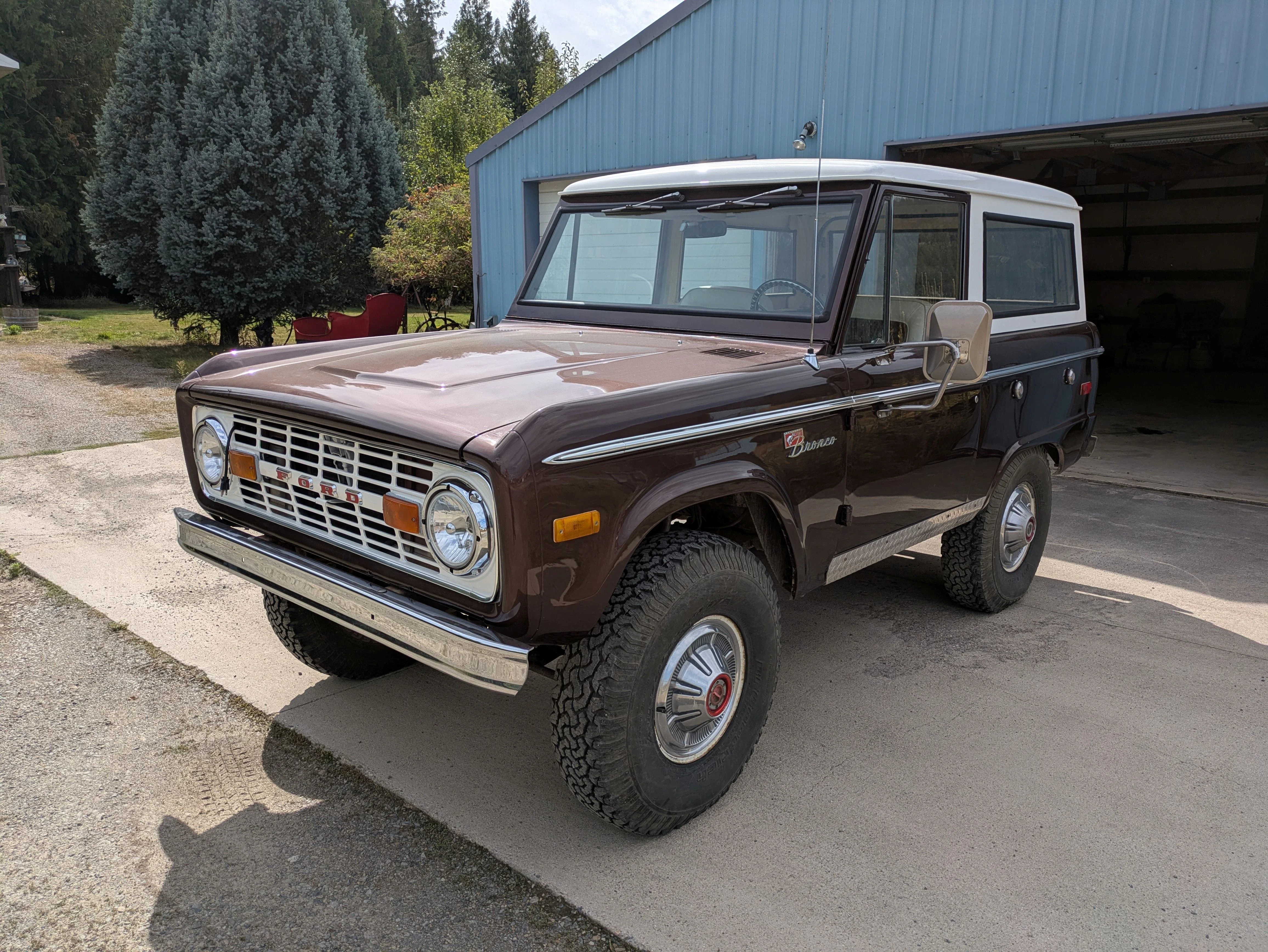 Ford-Bronco-1972-Brown