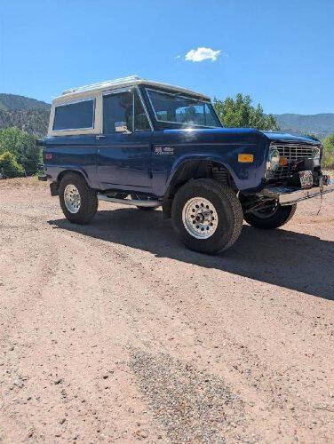 Ford-Bronco-1973-BlueWhite-Top