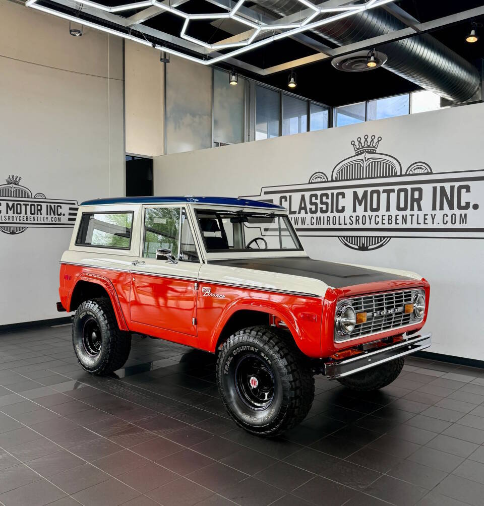 Ford-Bronco-1973-Red-Black