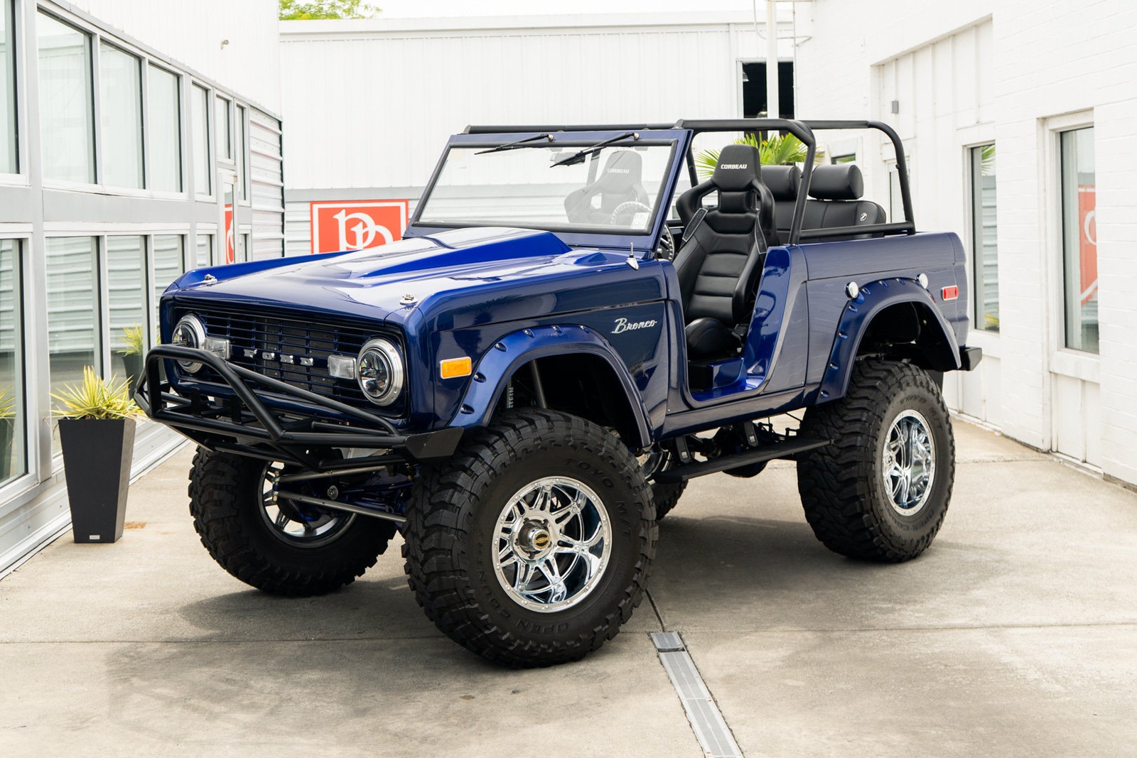 Ford-Bronco-1973-SUV-Black