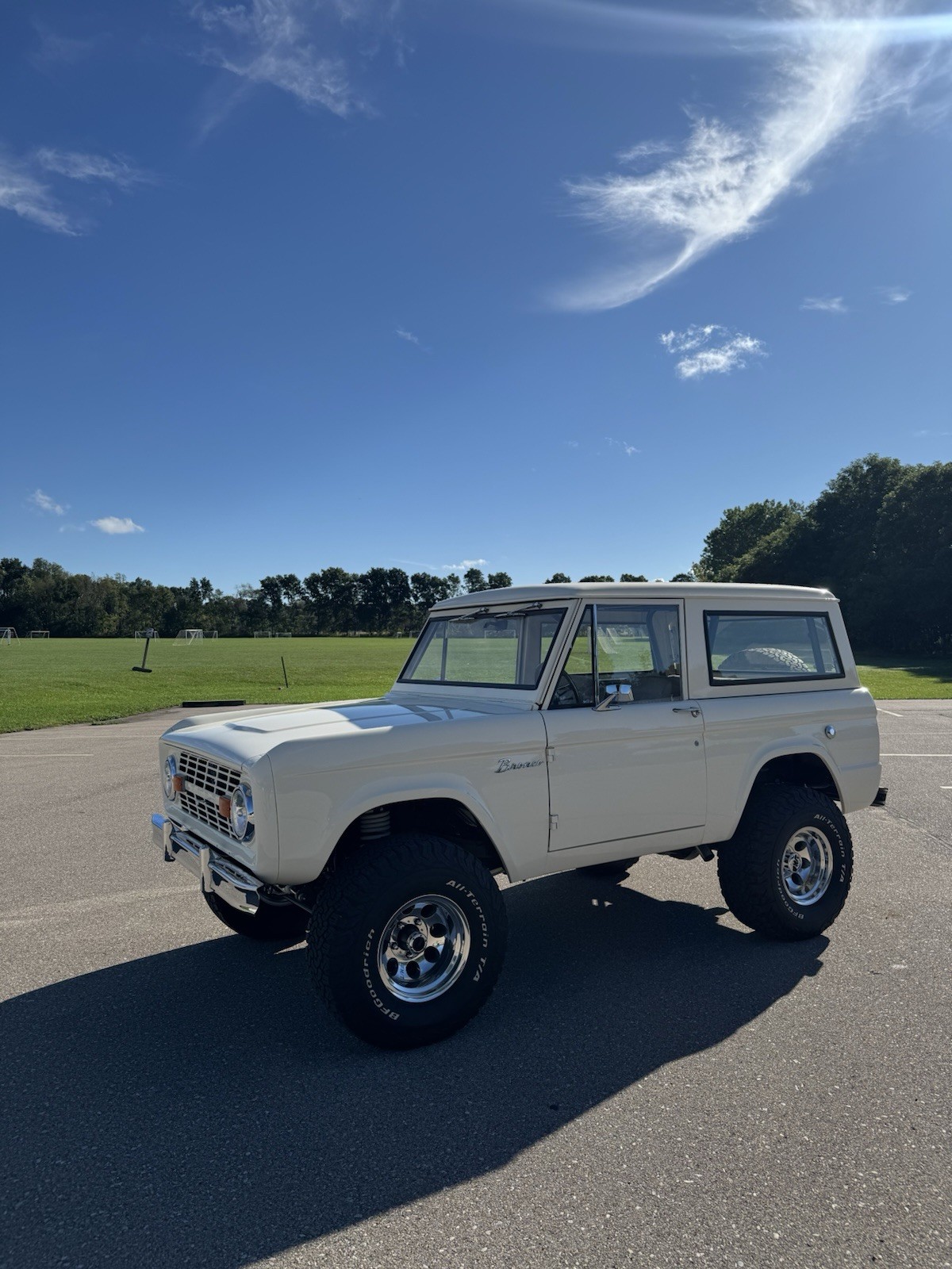 Ford-Bronco-1973-SUV-Gray
