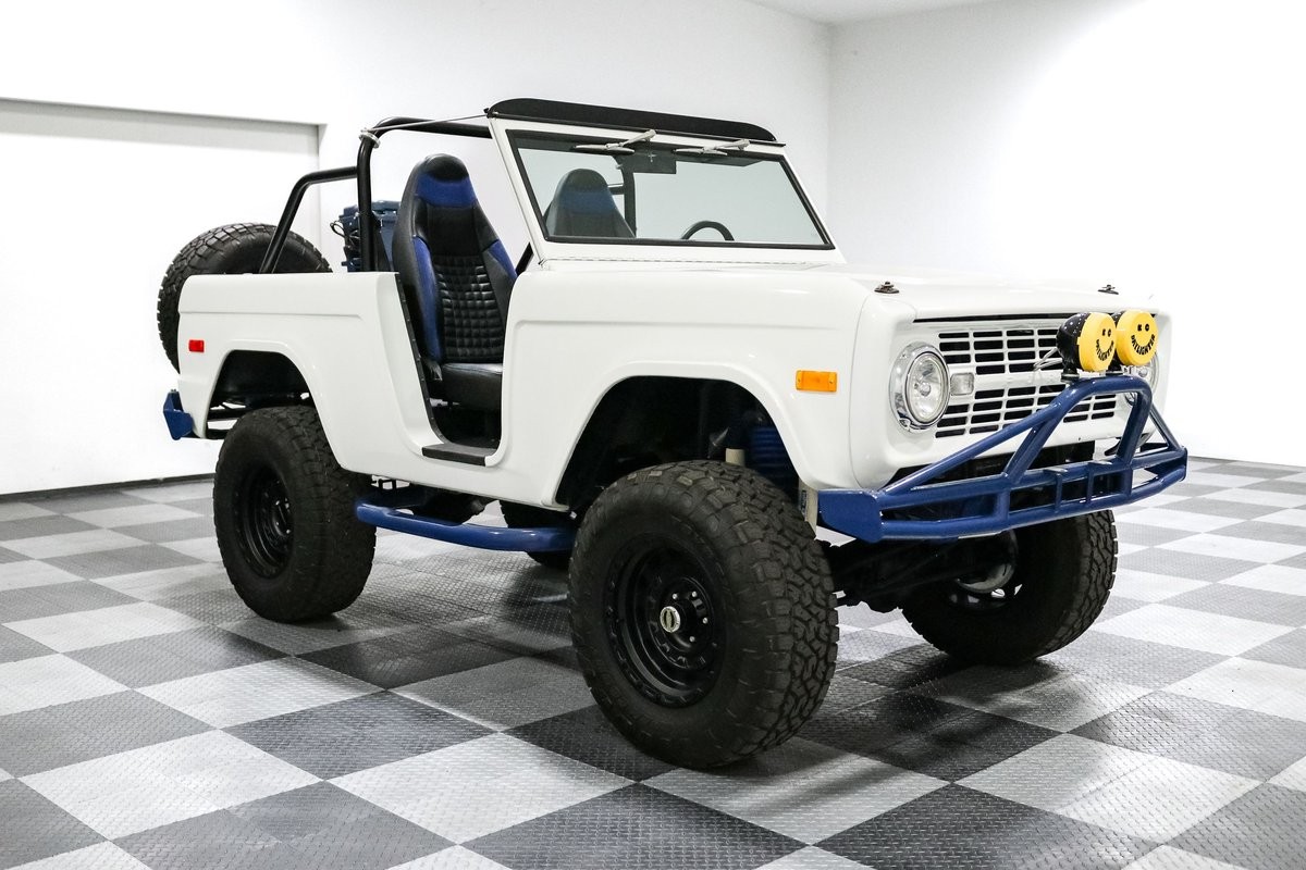 Ford-Bronco-1974-SUV-Black