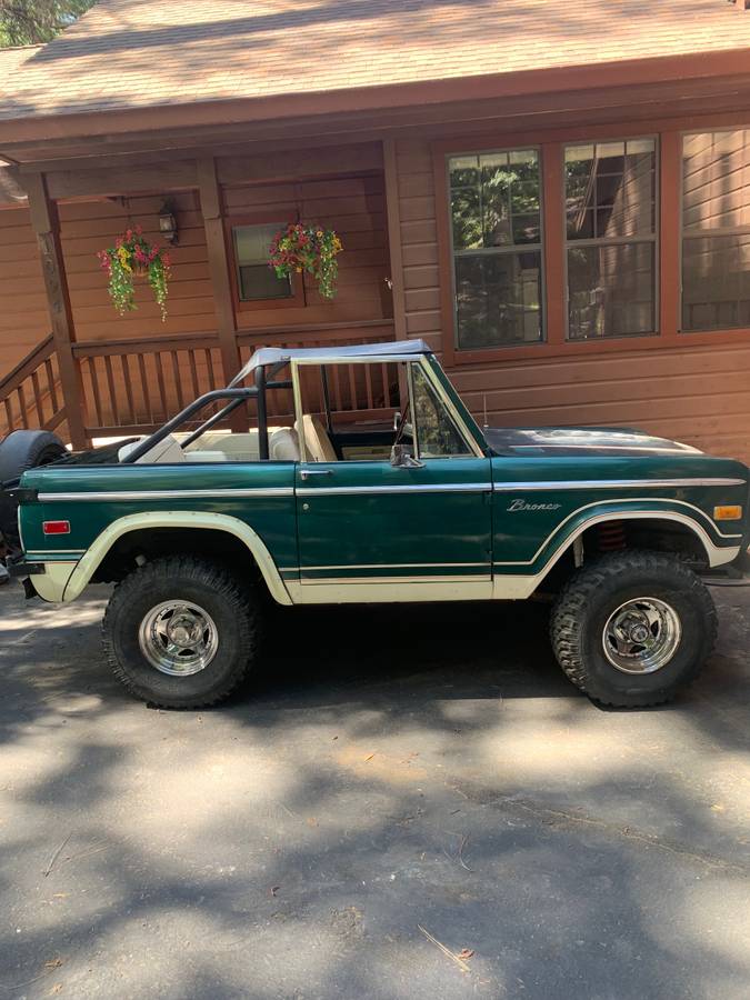 Ford-Bronco-1975-Green