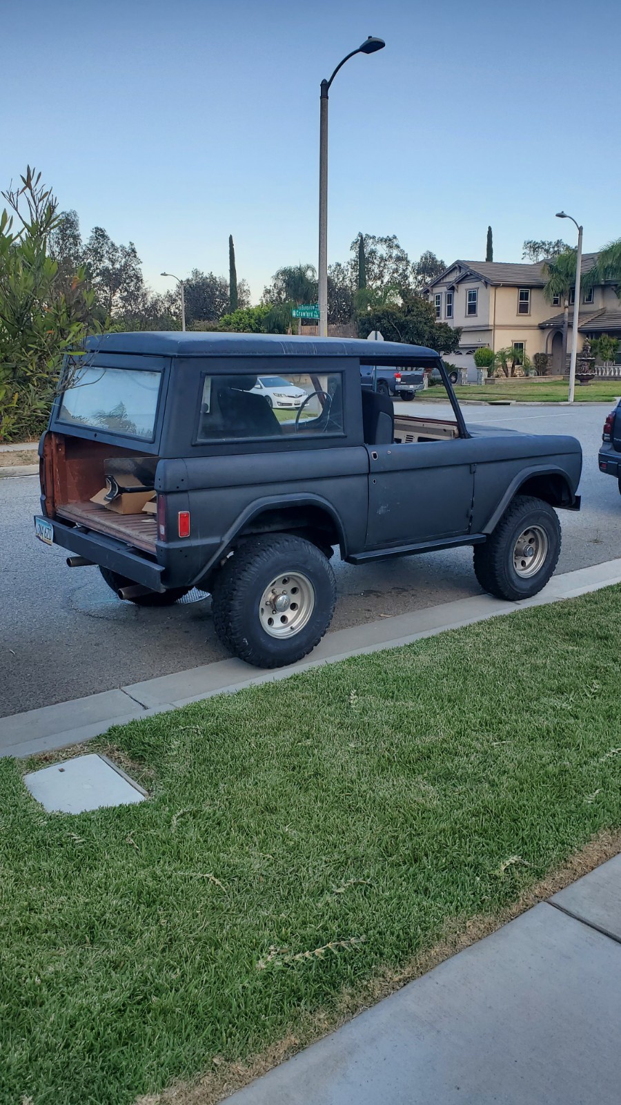 Ford-Bronco-1977-Black-Black