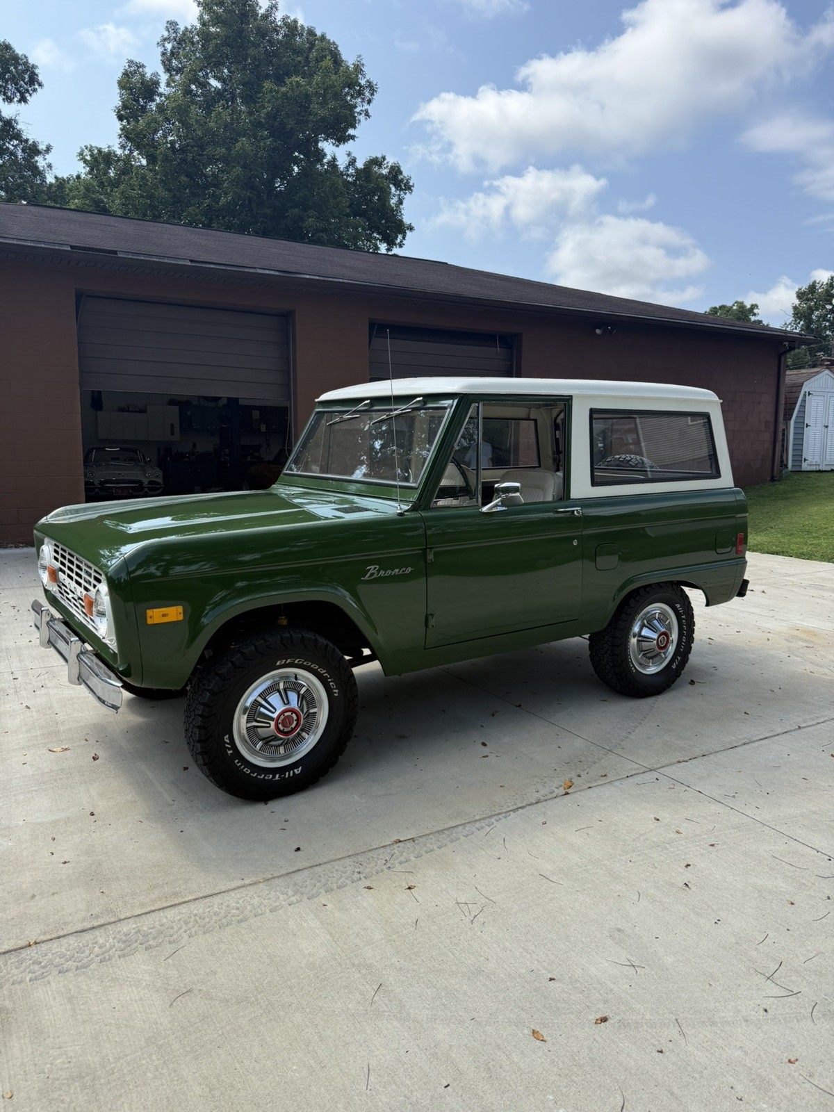 Ford-Bronco-1977-Utility-White
