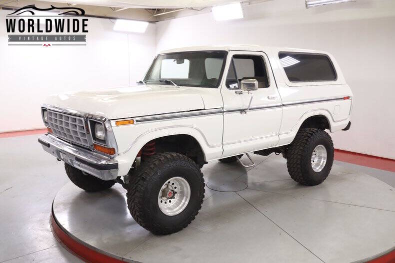 Ford-Bronco-1979-White-Tan